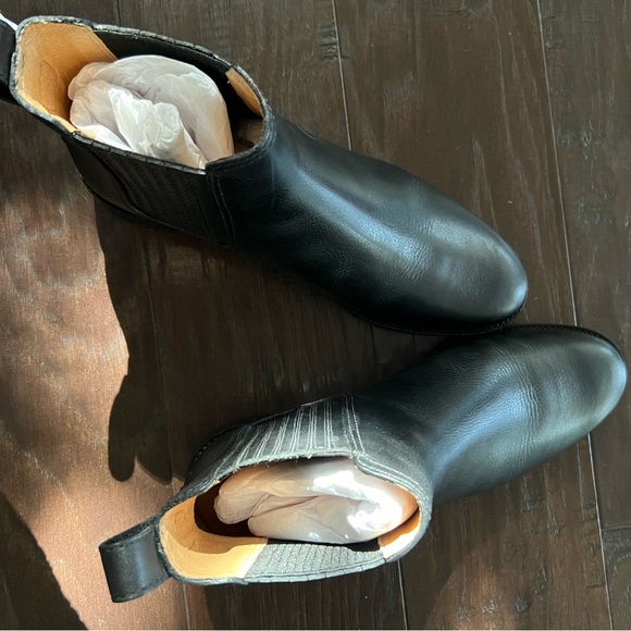 The Cleary Chelsea Boot in Leather size 7 brand new - Picture 7 of 7